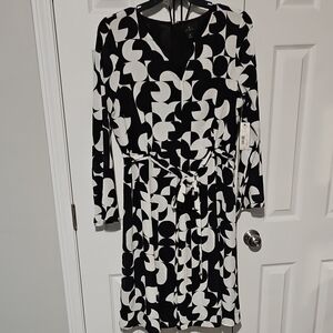 Worthington Pleated Black and White Geometric Long Sleeve Dress